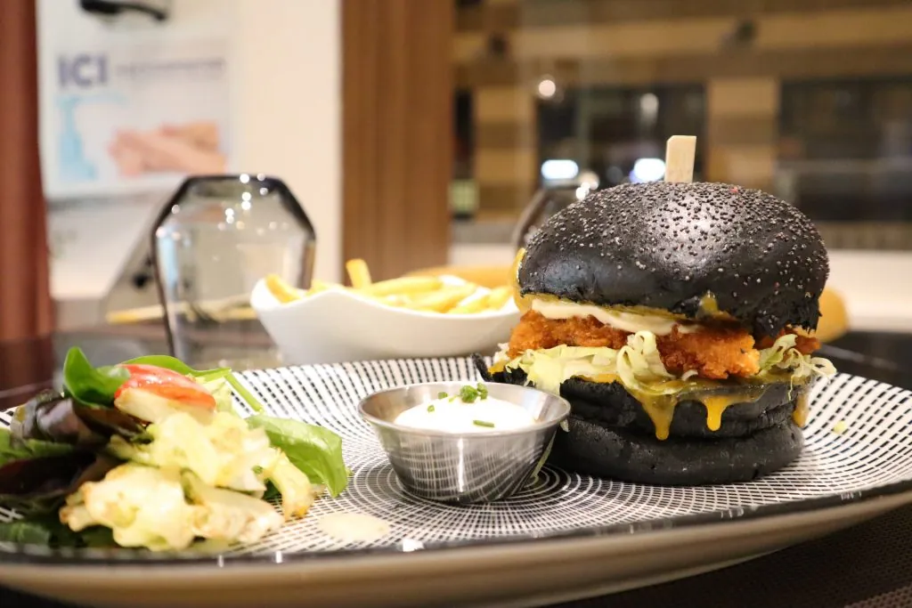 Crispy Chicken Burger - Silk Paris